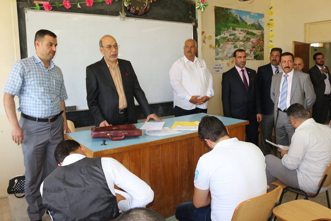 رئيس جامعة الانبار يواصل جولاته التفقدية للمراكز الامتحانية لكليات الجامعة 