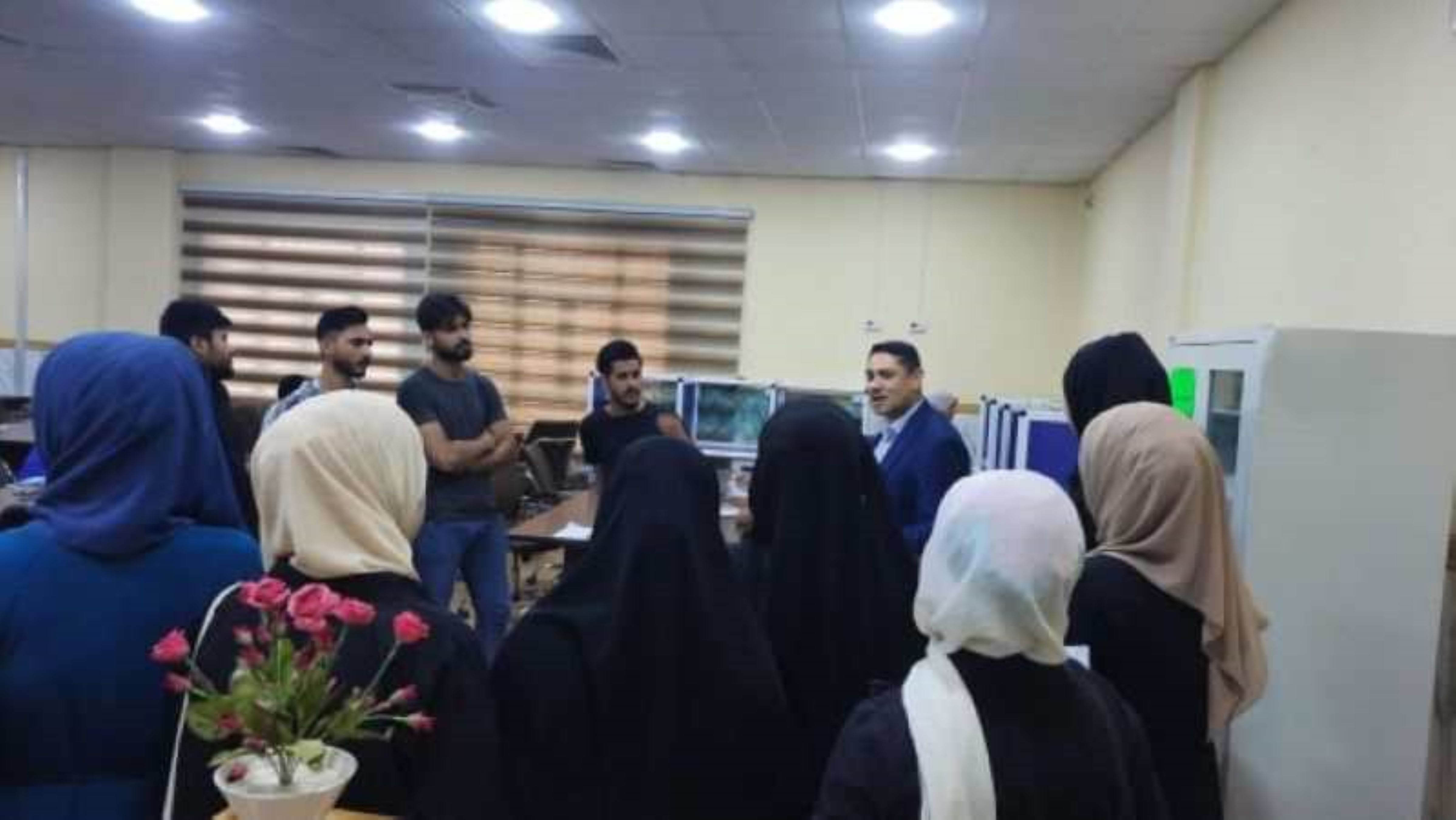 Students of the Department of Mathematics, College of Science, visit the Central Library